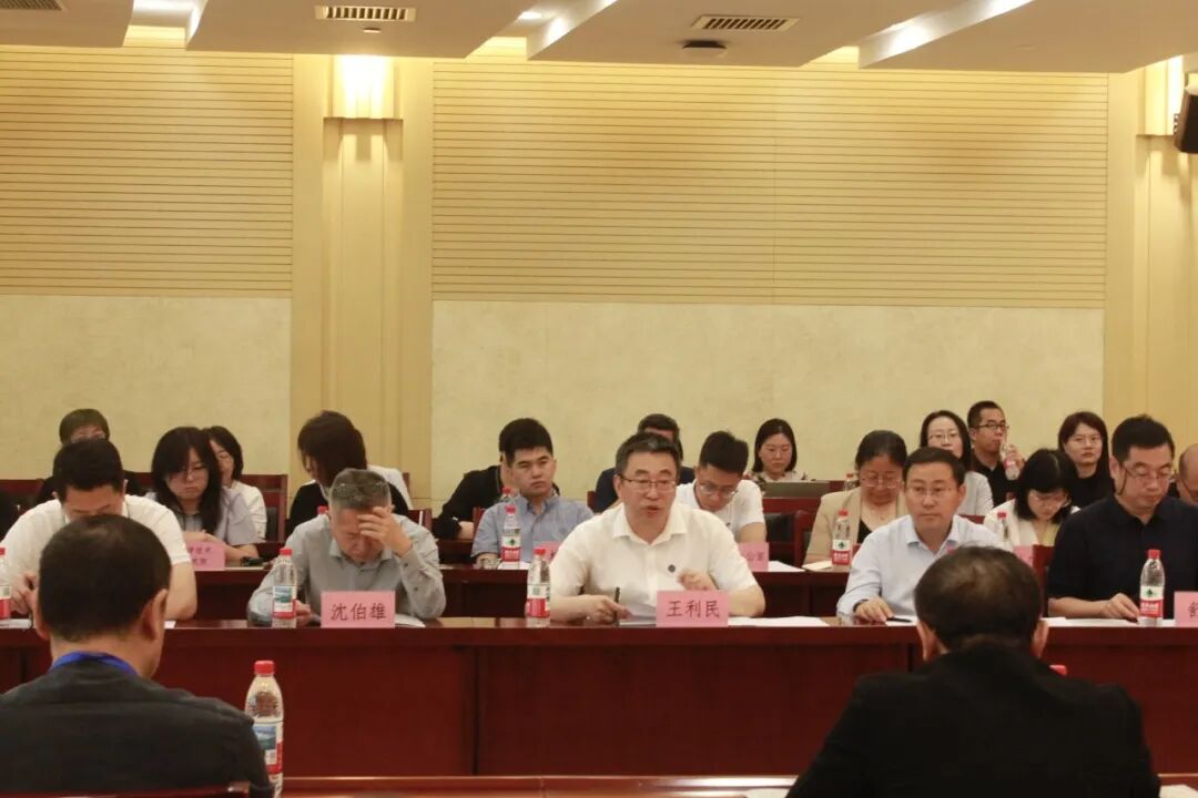 全国高等学校建筑学专业教育评估专家组对我校开展评估视察工作